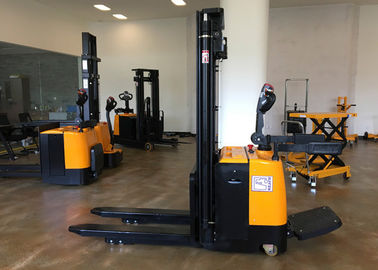1500kg Electric Pallet Stacker Stand Type With Triplex Mast 4.5m Max Lift Height